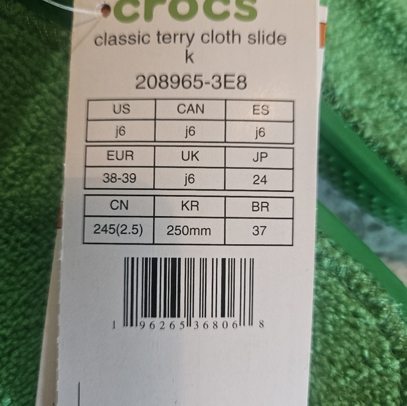 🎄 NWT Crocs size J6 or women's 8 - Picture 3 of 5